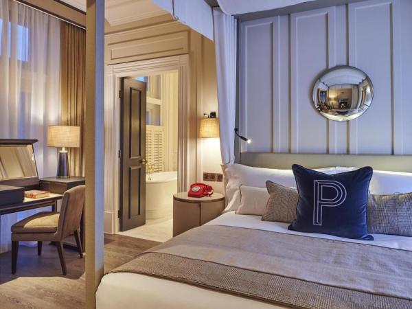 Negeri Perak hotel building high quality room furniture by solid wood beds and Luxury sofa with coffee table