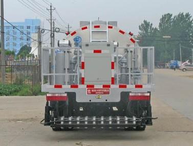 Four Wheels Special Purpose Trucks Dongfeng 6000L Bitumen Distributor Truck