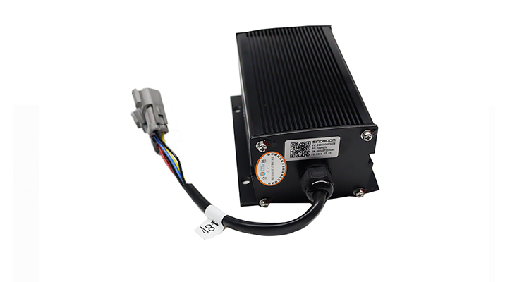 Forklift DCDC Converter with Contactless Switch Technology, Pre-Charge Protection, and IP65 Protection for Reliable On-Board Power Supply