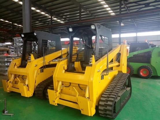 4x4 Wheel Drive Tracked Skid Steer Loader with Big Power Disc Type Trencher Rock Saw