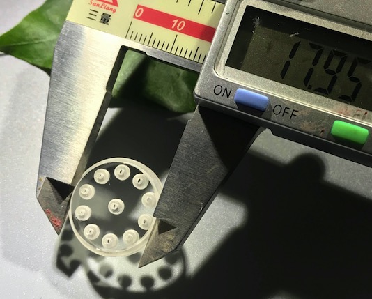 Pieza de cristal del conjunto de la lente del zafiro redondo con conductividad termal del alto de agujero del fregadero