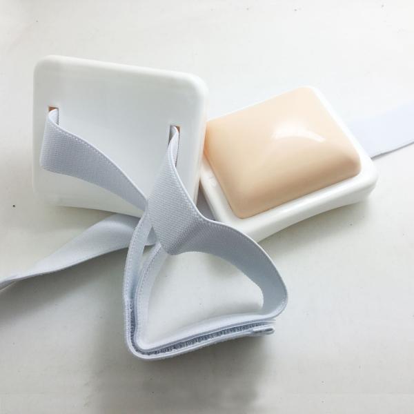 Студенты медсестры имитатора внутримышечной впрыски практикуют медицинские поставки Homecare здоровья