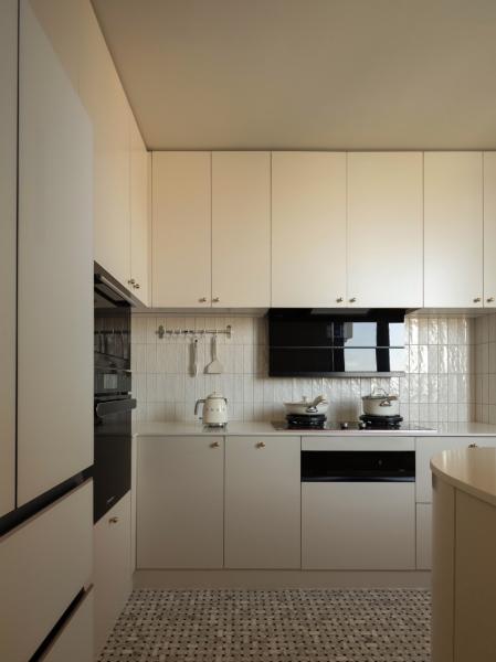Armoire de cuisine modulaire et stratifiée