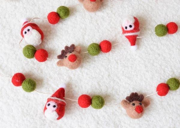 Custom Color Christmas Felt Balls Christmas Elk Pattern With White Cotton Rope