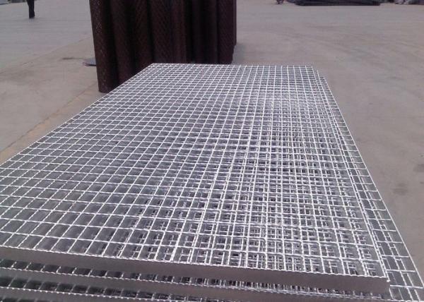Welded Serrated Steel Bar Grating , Various Size Heavy Duty Bar Grating