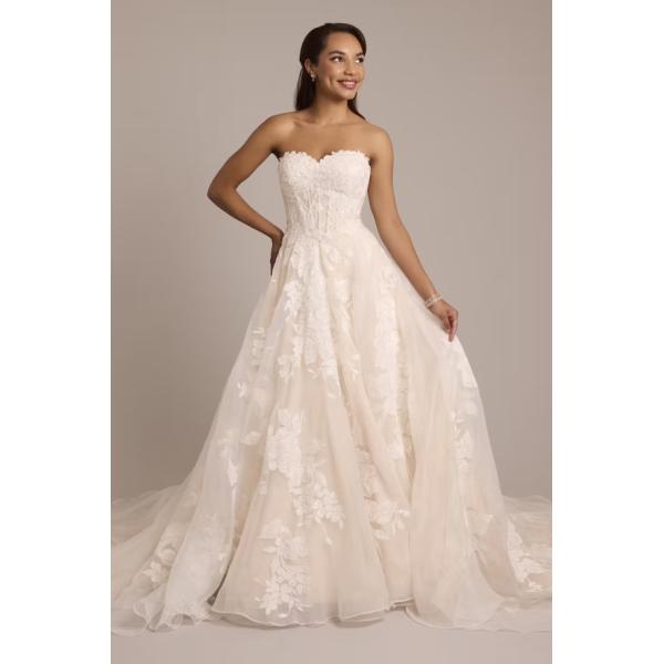 Zipper Sweetheart Neck Strapless Appliques Lace Chapel Train Ivory Organza Ball Gown Bridal Wedding Dress