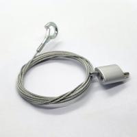 O dispositivo elétrico de luz da montagem do teto do prendedor do cabo dando laços parte o cabo de suspensão da luz da lâmpada