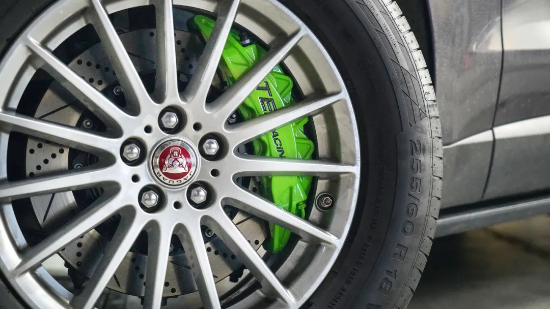 Передний большой тормозный комплект 6 поршневого калибра с 355x28 мм ротором BBK автоматическая тормозная система для автомобиля Jaguar F-PACE 18 дюймового колеса