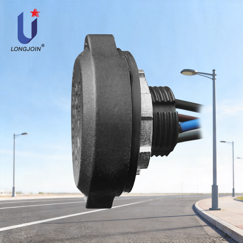 Zhaga Book 18 Receptacle Short Retrofit of Legacy Street Lights Compact Design