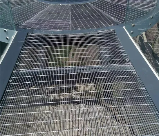 Rust-Proof Galvanized Steel Grating Platform Serrated Steel Grating