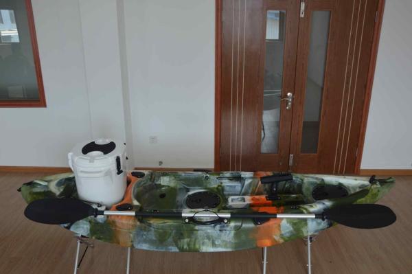 UV Resistant Sporting Sit On Top Fishing Kayak Highly Stable Side Handles Maneuverable