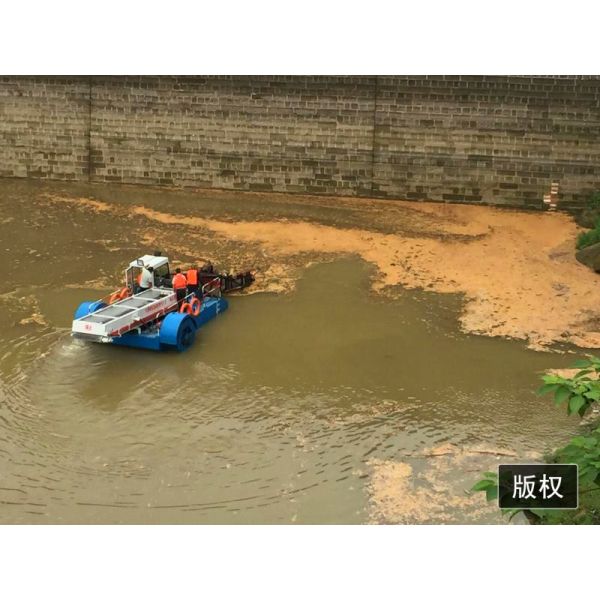Aquatic Weed Harvester with 10 KG Capacity 1 m Dredging Depth and 50 cm Draught for Efficient Water Plant Removal