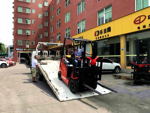Full Electric Battery Powered Forklift For Factory 2000 Kg Loading