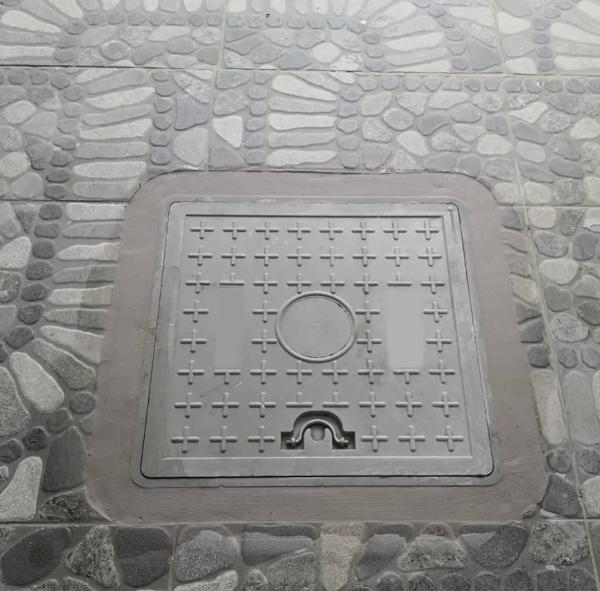 CE/ISO En124 Ductile D400 Hinged Manhole Cover SMC Square Fiberglass For Resin