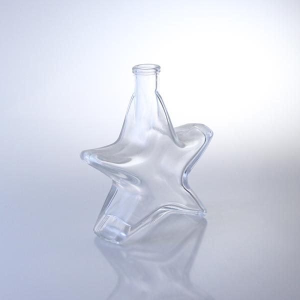 Специальная бутылка с виски, водкой и бренди, с пробковой поверхностью из стекла