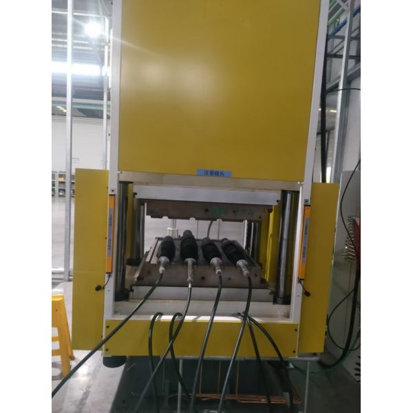 PLC Control Air Spring Vulcanizing Machine with Customized Cylinder Stroke for High Temperature and Pressure Rubber Molding
