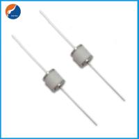 2R-8 terminal graphique en céramique à haute tension 8mmx8mm de tube de décharge gazeuse de protecteur de montée subite de la série 3kA 4000V-6000V 1.5pF