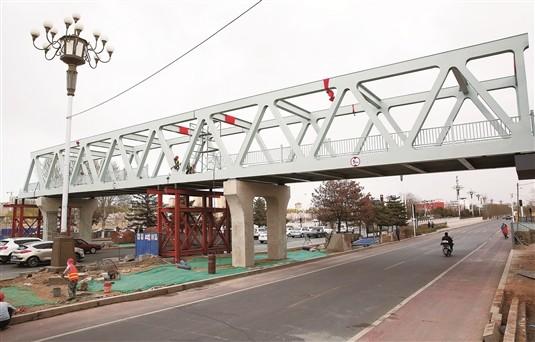 Customized Steel Structure Bridge Wide Span Metal Pedestrian Bridge For Pile Foundation