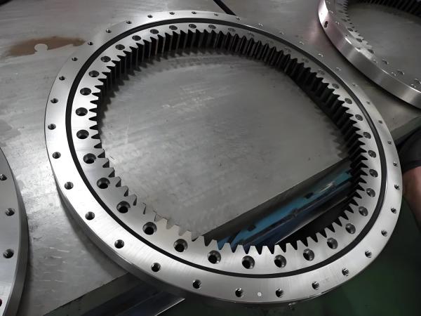 Hitachi Excavator Slewing Bearing Ring 4193433 43767553 9098995 9102726 9146953 9098993 9260971 9196732 9102727 9169646 9262248