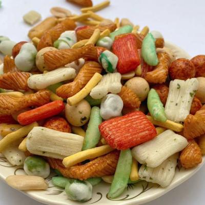 Os petiscos misturados da porca dos feijões do melhor vendedor com os amendoins dos biscoitos do arroz revestiram ervilhas verdes