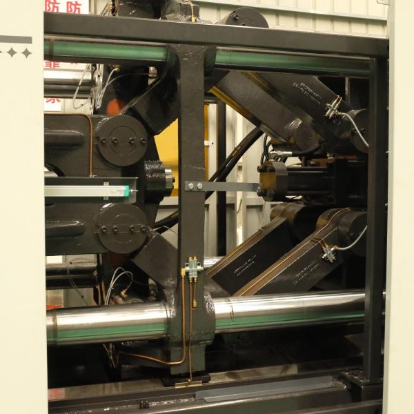 550T Orange Injection Molding Machine For Production Of Plastic Chairs