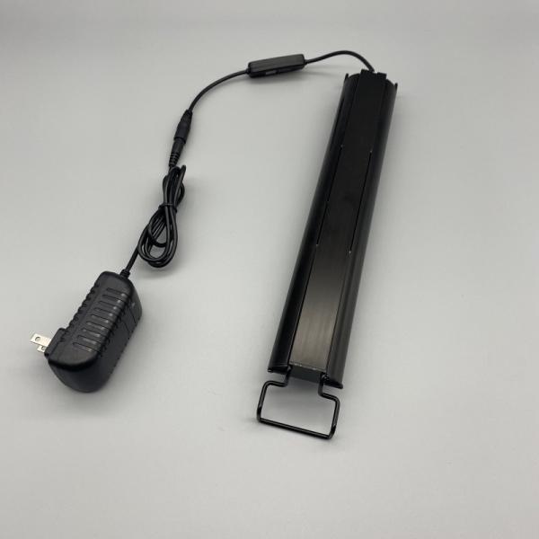 Lumière de reptile 8W LED en aluminium UVA UVB Lampe à LED contrôlable Lampes de lumière de reptile Dimming et 2 modes UVI