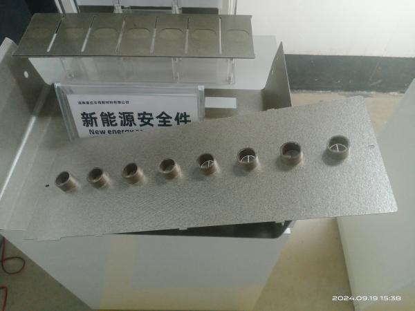 2D Rigid Mica Plate Composed Of Mica Tubes For Thermal Barrier Between EV Battery Cells with Anti-explosion valve