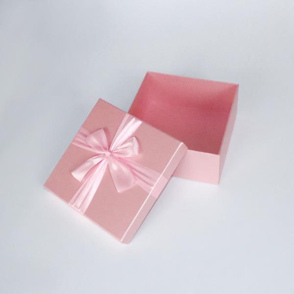 Custom logo Small pink packaging gift box for packing