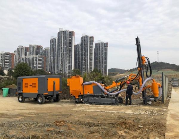 Portable Diesel Screw Air Compressor Applied to Mines/Construction works /Manufacturing Plant