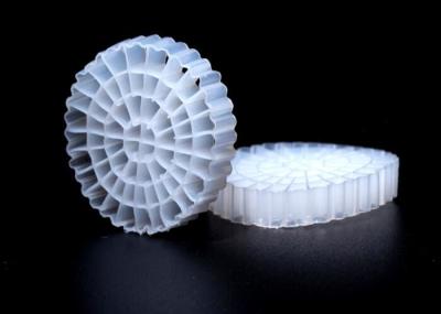 Meios de filtro do material K5 MBBR do HDPE do Virgin com boa área de superfície e cor branca