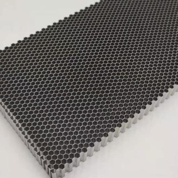 Soudage au point 8,2 mm taille de cellule métal acier inoxydable Honeycomb Air Straightener