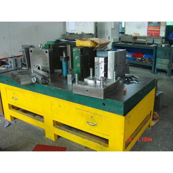 Обслуживание инжекционного метода литья полости холодного бегуна Multi, прессформа впрыски NAK80 пластиковая