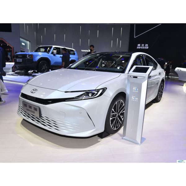Aluminium Alloy Roof Rack and Fabric Seats 2024 Toyota Camry Ride-On Car for Passenger