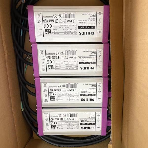 Xitanium Xi LP 200W 0.3 1.05A S1 WL I195 200w Dimmable 1-10V Directeur LED à courant constant à l'extérieur IP67 étanche
