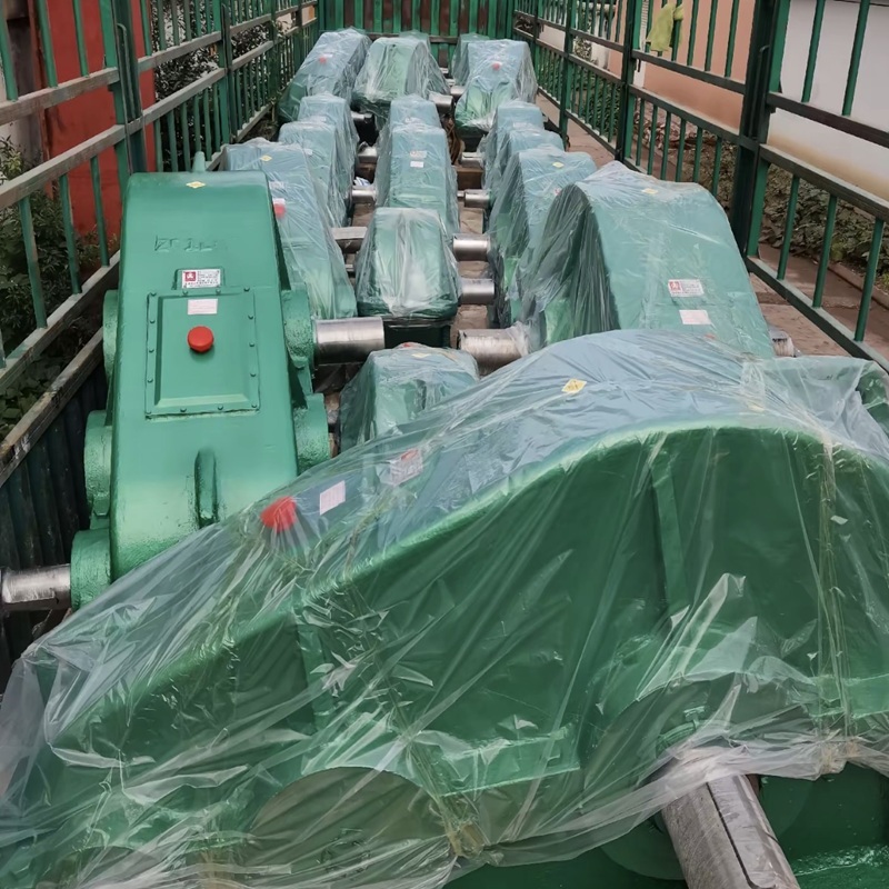 Heavy Duty Crane Arc Cylindrical Gear Reducer 8-50 Ratio 3-110kW High Contact Strength Horizontal Mount