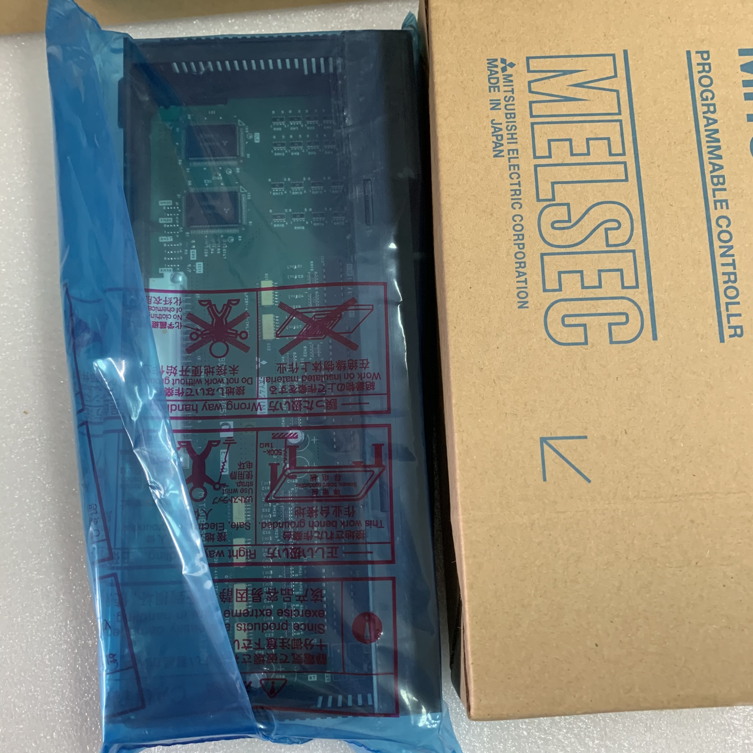 РЕГУЛЯТОР Мицубиси AY42 PROGRAMMABLE ВЫВЕЛ НАРУЖУ МОДУЛЬ DC 64 ПУНКТОВ ТОНЕТ 12/24VDC ЦЕНА 0.1A НОВАЯ И ПЕРВОНАЧАЛЬНАЯ ХОРОШАЯ