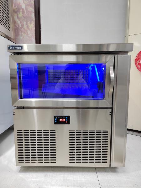 ICM-120P Wholesale Commercial Automatic 65kg Ice Making Machine High End Blue Light Ice Maker Factory Low Price for Hotel / Cafe