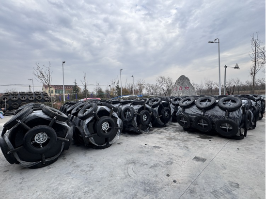 Морской плавучий док Пенообразованный твердый материал EVA для защиты лодок