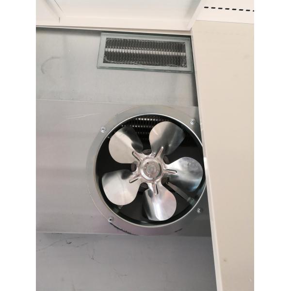 Branchez dans le réfrigérateur ouvert commercial d'affichage pour des boissons de sandwichs