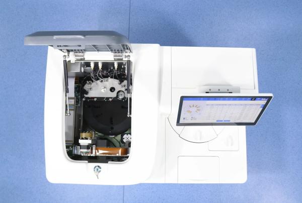 Zecen 220T/H CLIA Immunoassay Analyzer Reagents For Clinical Diagnostic 60 Sample Positions
