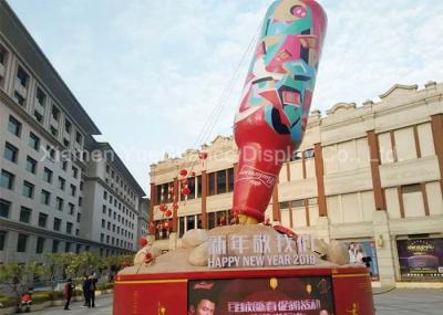 Red Color Customized Shopping Centre Decorations Fiberglass Beer Bottle Statue