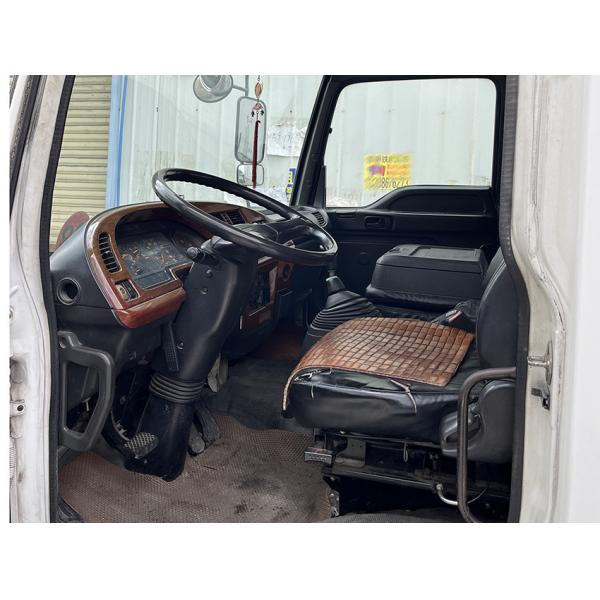 6 Pneus Diesel Usados caminhões pesados Posição de direção LHD com 3 assentos