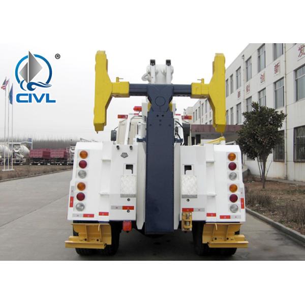 SINOTRUK HOWO 4x2 Wrecker Truck / Obstacle Cleaning Truck / Road Block Removal Truck , Towing 17t , 290hp , LHD