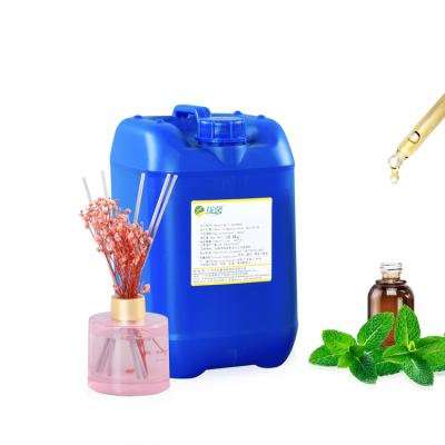 Perfumes elegantes em garrafas de vidro à venda