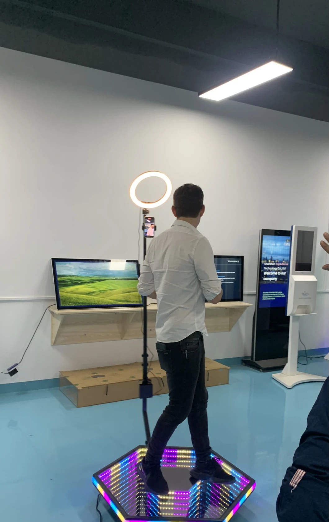 Поворачивающийся 3D голографический дисплей Автоматический 360-градусный селфи фото будка