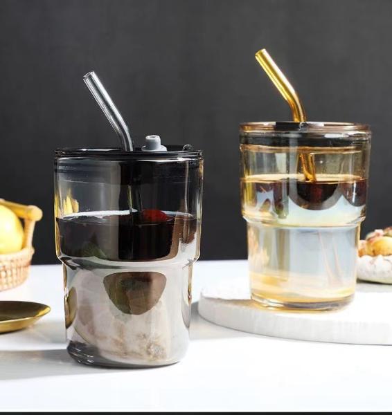 Copo de vidro de tumbo selado de 450 ml com palha e tampa para facilitar o transporte da bebida de café