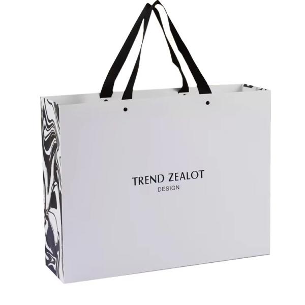 Embalagem de sacos de papel para roupas sapatos logotipo personalizado Impresso Sacos de papel de luxo
