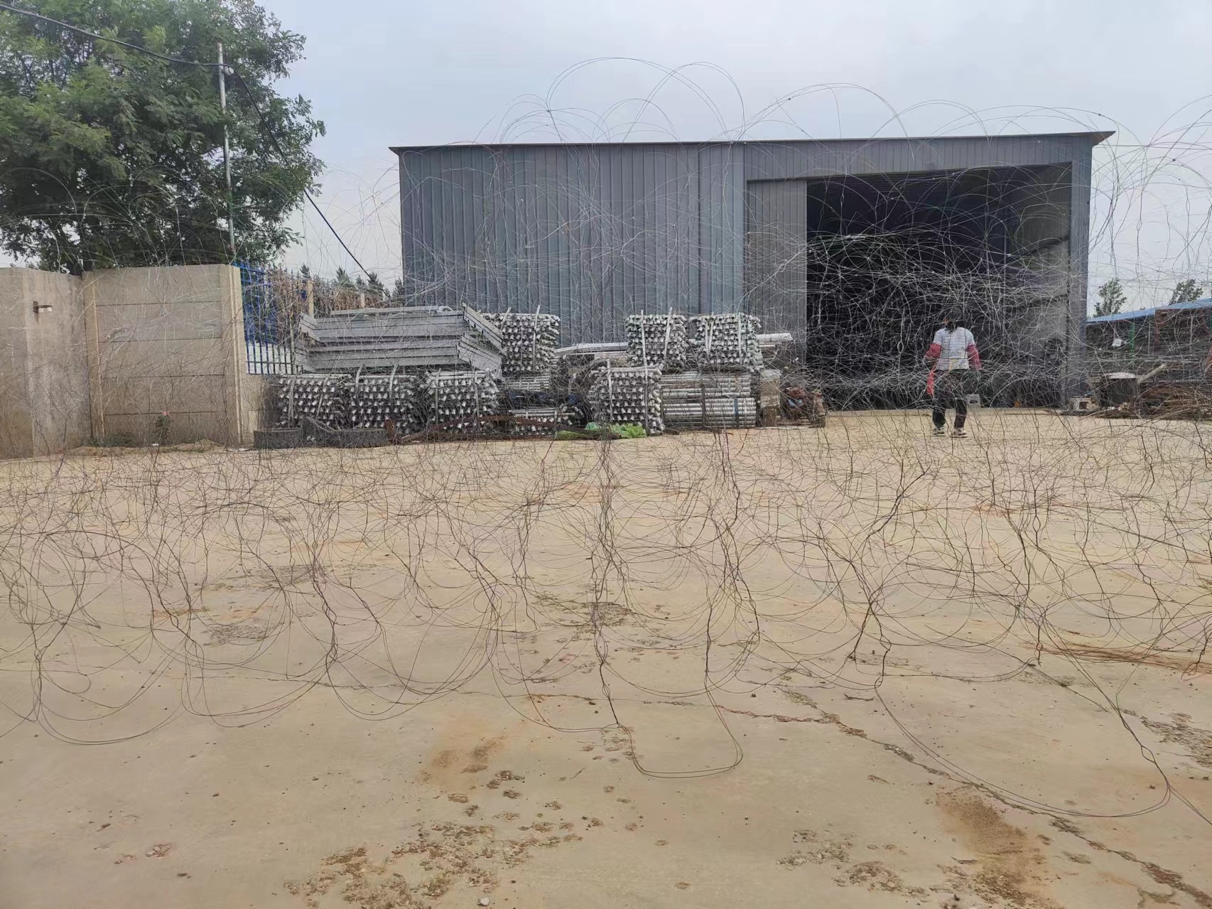 Tank Anti Mesh Barrier Metal Mesh Inconspicuous Galvanized Steel Wire Fencing