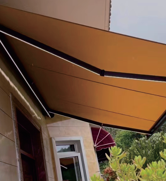 Waterproof Breathable Fabric Sunshade Awning Modern Commercial Manual Patio Awning Outdoor Balcony Awning
