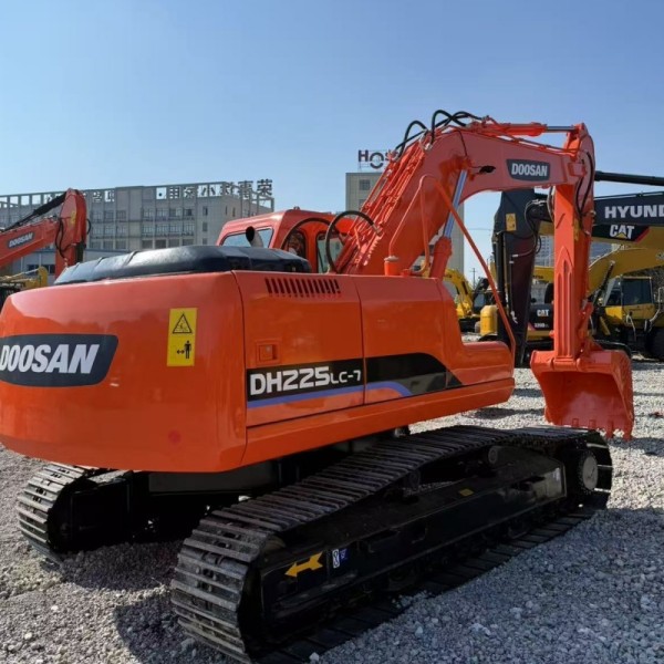 22 Ton Used Doosan DH225LC-7 Hydraulic Excavator Reliable Korea Digger for Earthmoving & Road Building Works